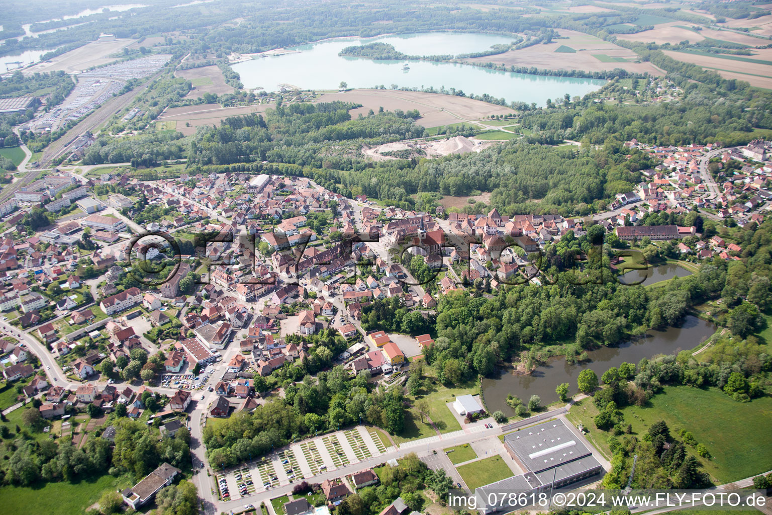 Lauterbourg im Bundesland Bas-Rhin, Frankreich von der Drohne aus gesehen