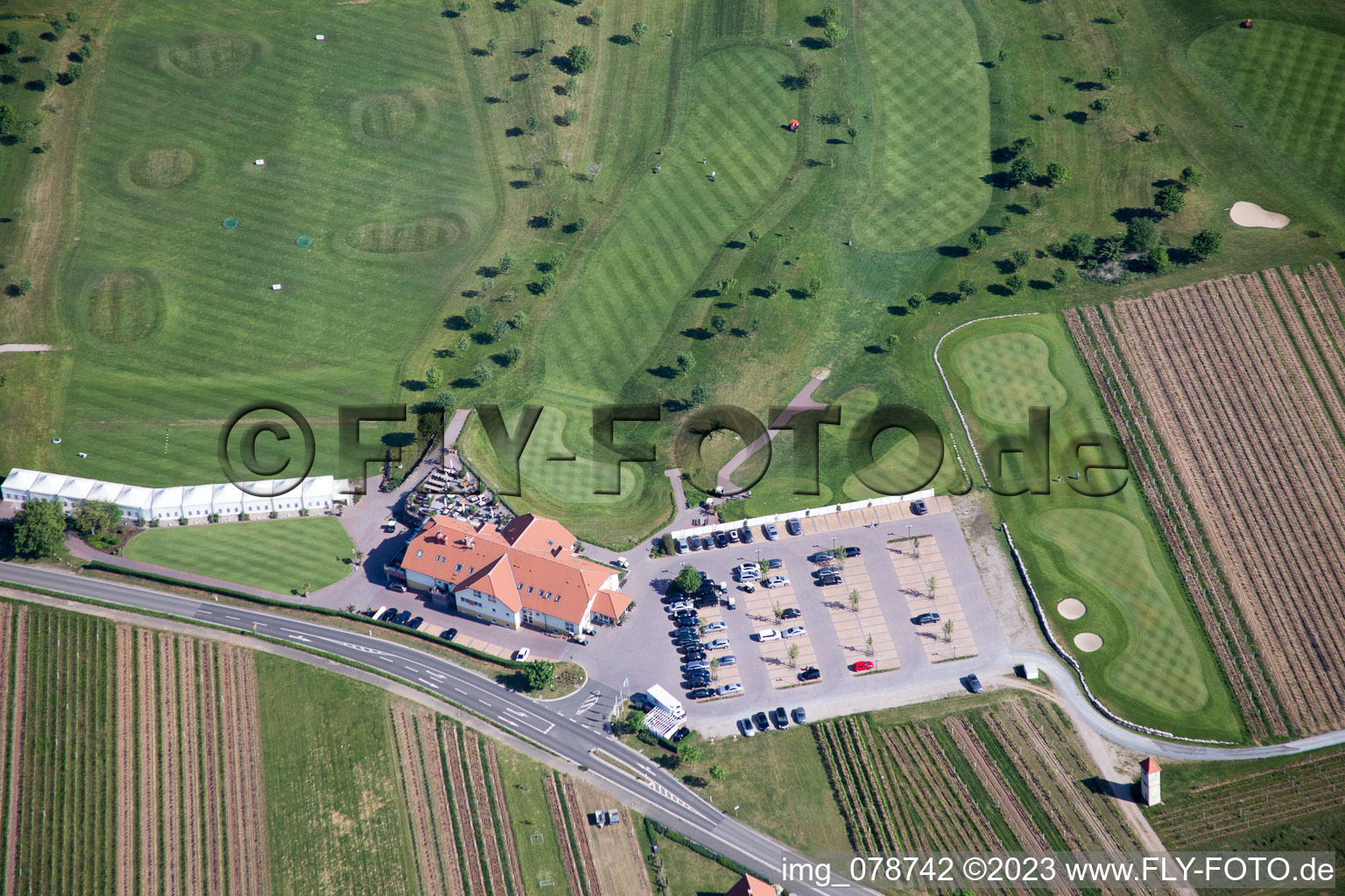 Drohnenaufname von Dackenheim, Golfplatz im Bundesland Rheinland-Pfalz, Deutschland