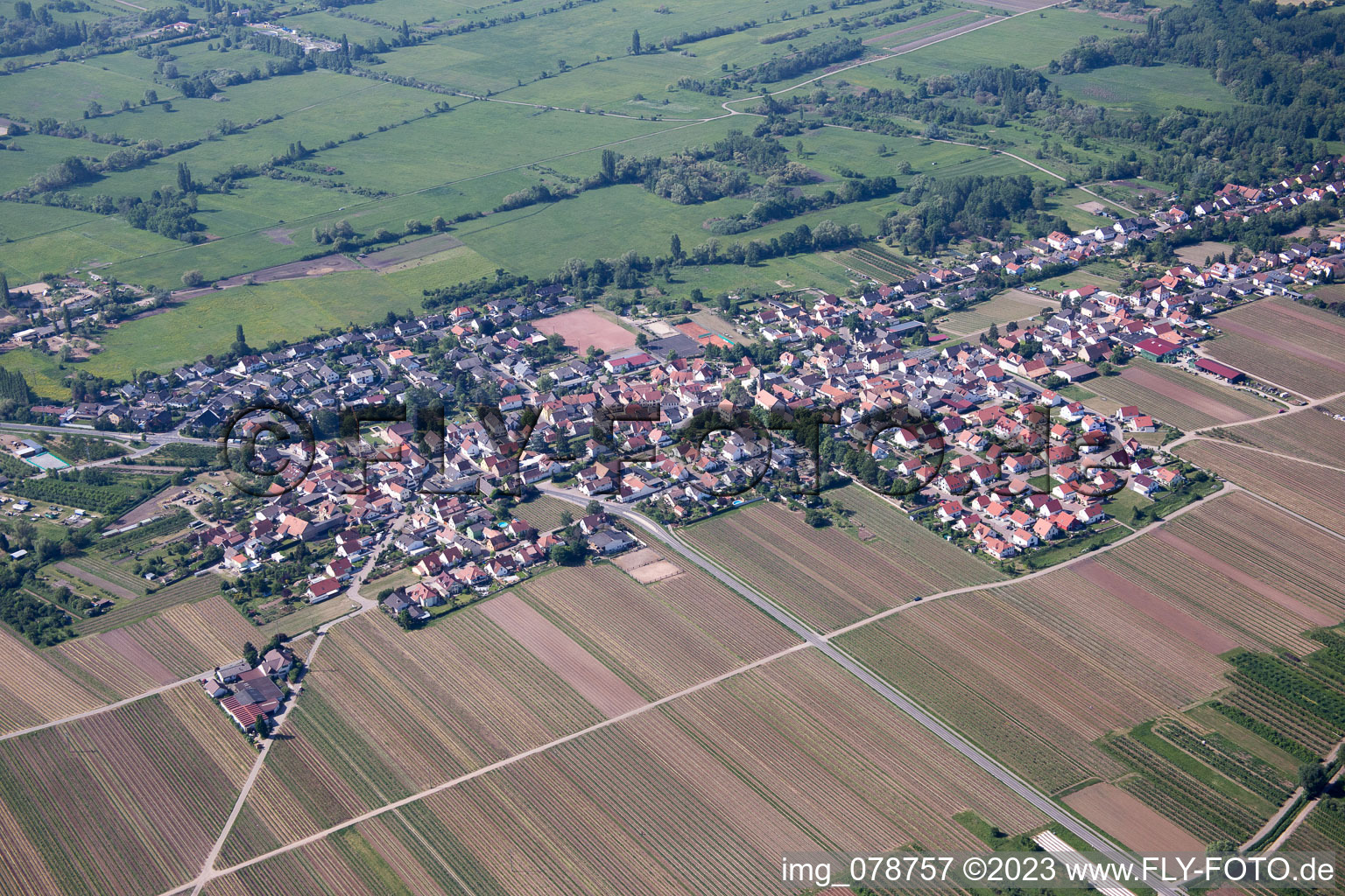 Luftbild von Erpolzheim im Bundesland Rheinland-Pfalz, Deutschland