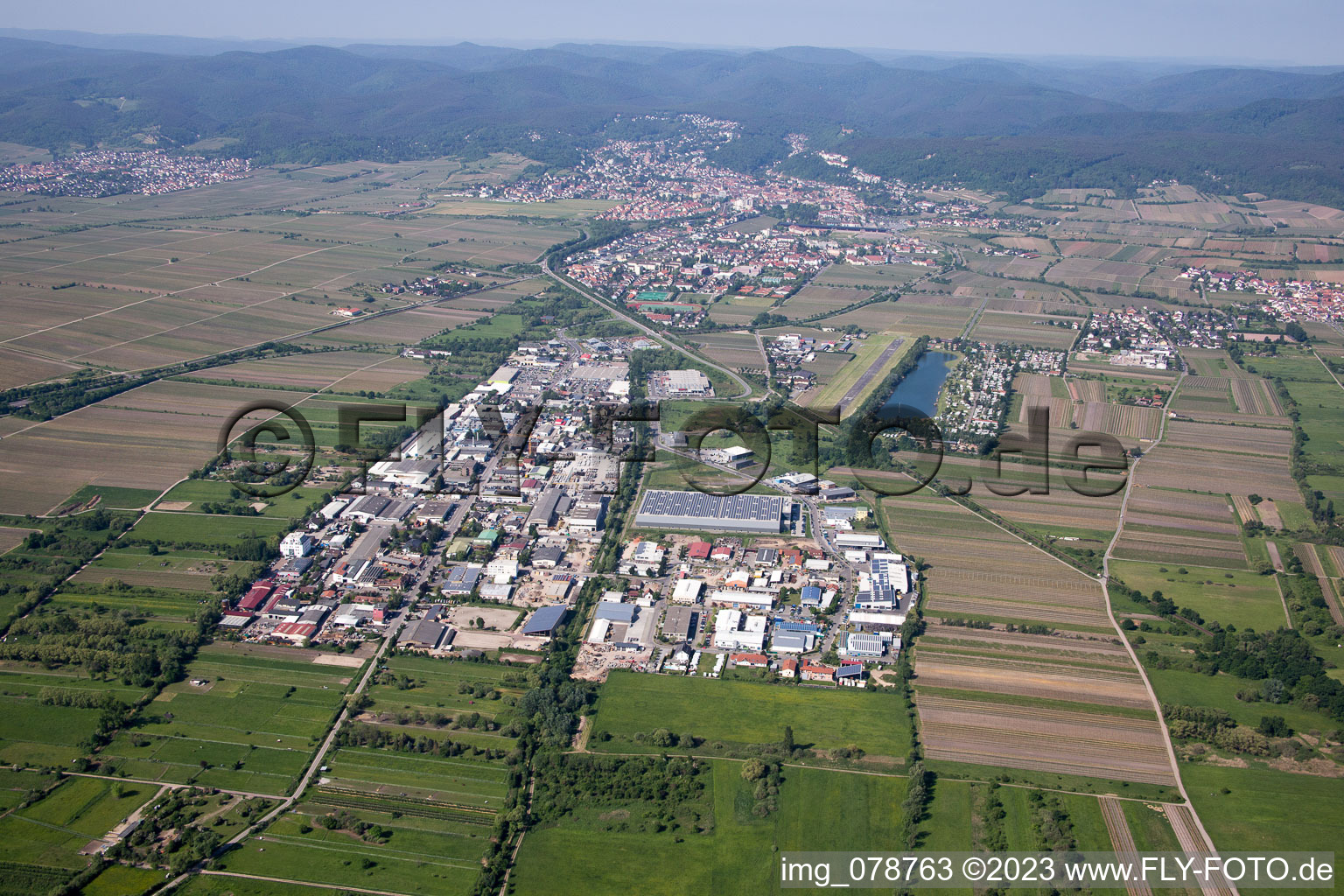 Luftbild von Industriegebiet Bruchstr in Bad Dürkheim im Bundesland Rheinland-Pfalz, Deutschland