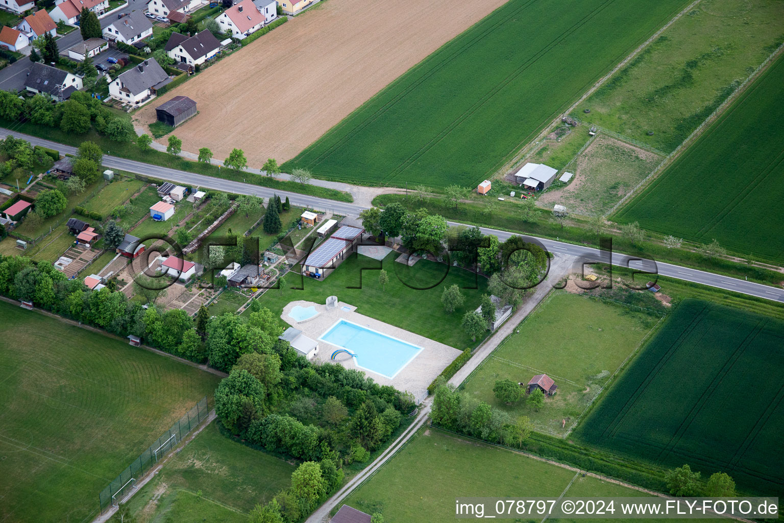 Freibad im Ortsteil Schraudenbach in Werneck im Bundesland Bayern, Deutschland