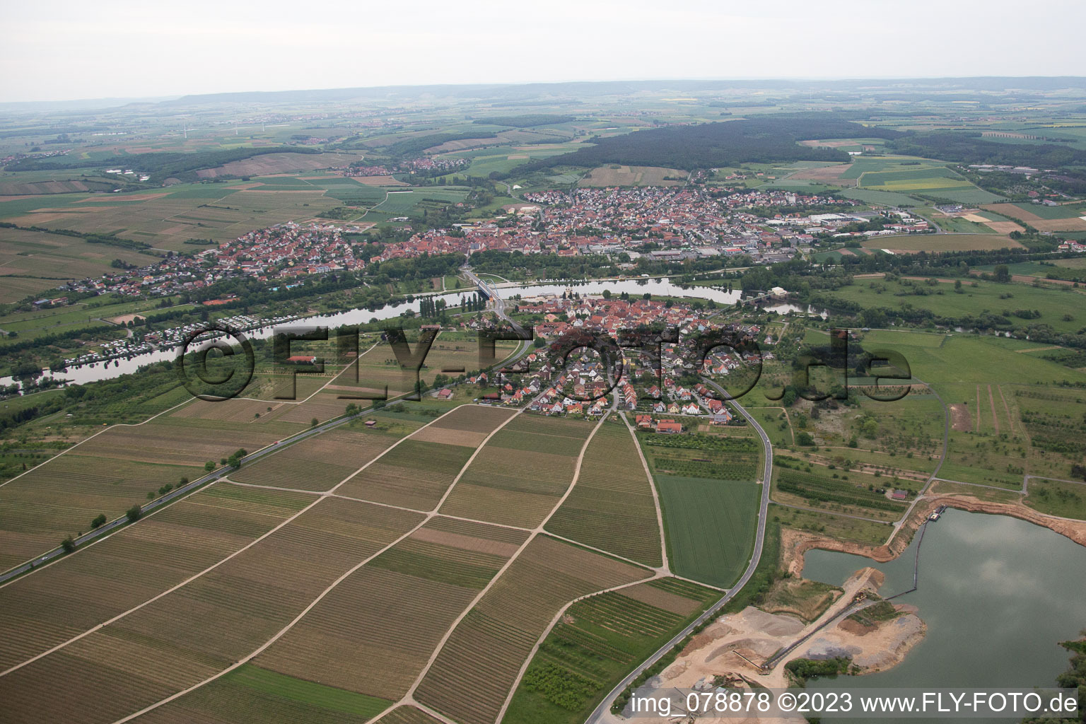 Schrägluftbild von Nordheim am Main im Bundesland Bayern, Deutschland