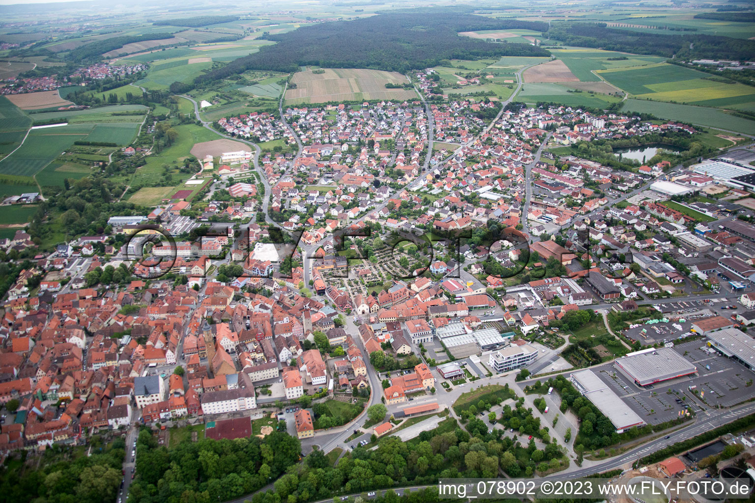 Volkach im Bundesland Bayern, Deutschland aus der Luft betrachtet