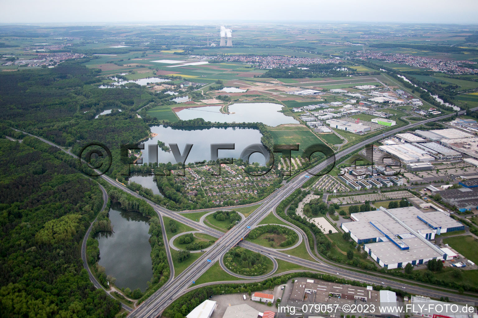 Schrägluftbild von Schweinfurt, Industriegebiet im Bundesland Bayern, Deutschland