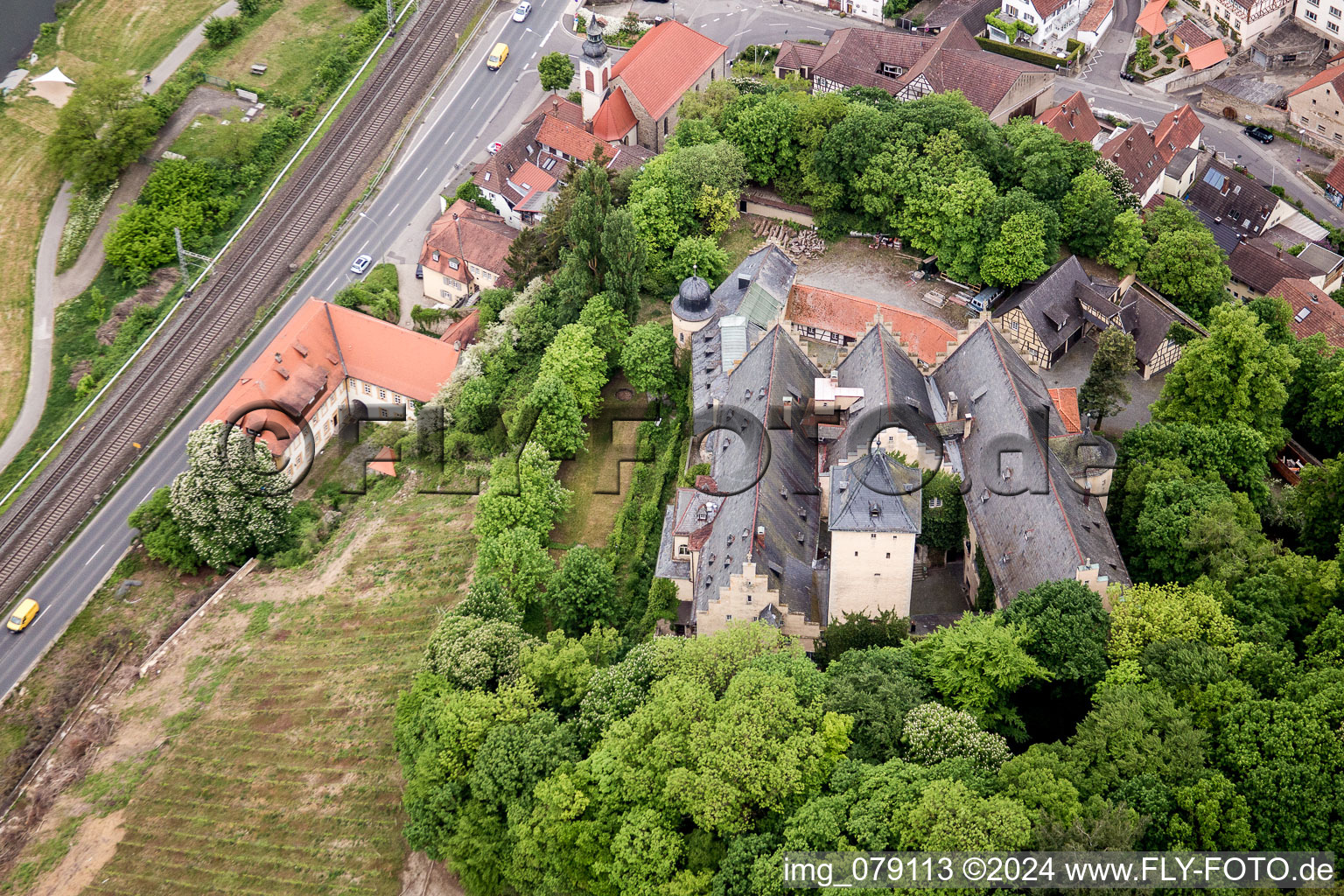 Burganlage des Schloß Schloss Mainberg im Ortsteil Mainberg in Schonungen im Bundesland Bayern, Deutschland