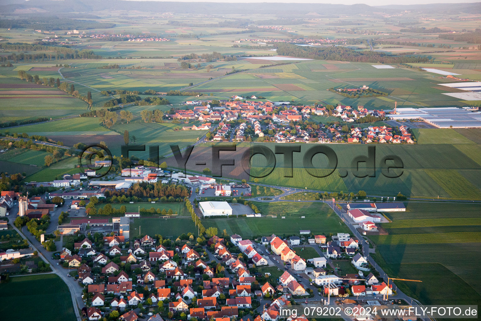 Dorfansicht aus Nordwesten im Ortsteil Oberspiesheim in Kolitzheim im Bundesland Bayern, Deutschland