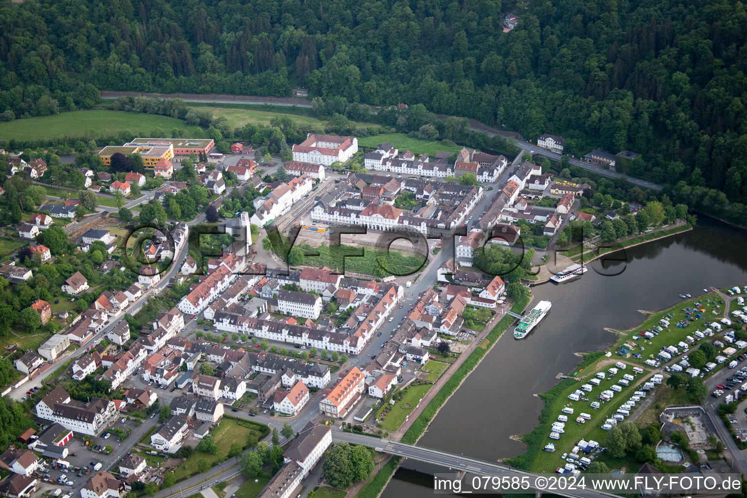 Dorfkern an den Fluß- Uferbereichen der Weser im Ortsteil Karlshafen in Bad Karlshafen im Bundesland Hessen, Deutschland