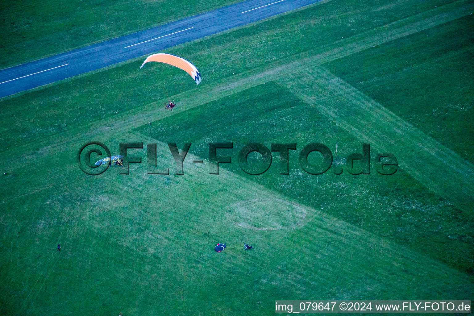 Schrägluftbild von Höxter-Holzminden (Flugplatz Rauschenberg) im Bundesland Nordrhein-Westfalen, Deutschland