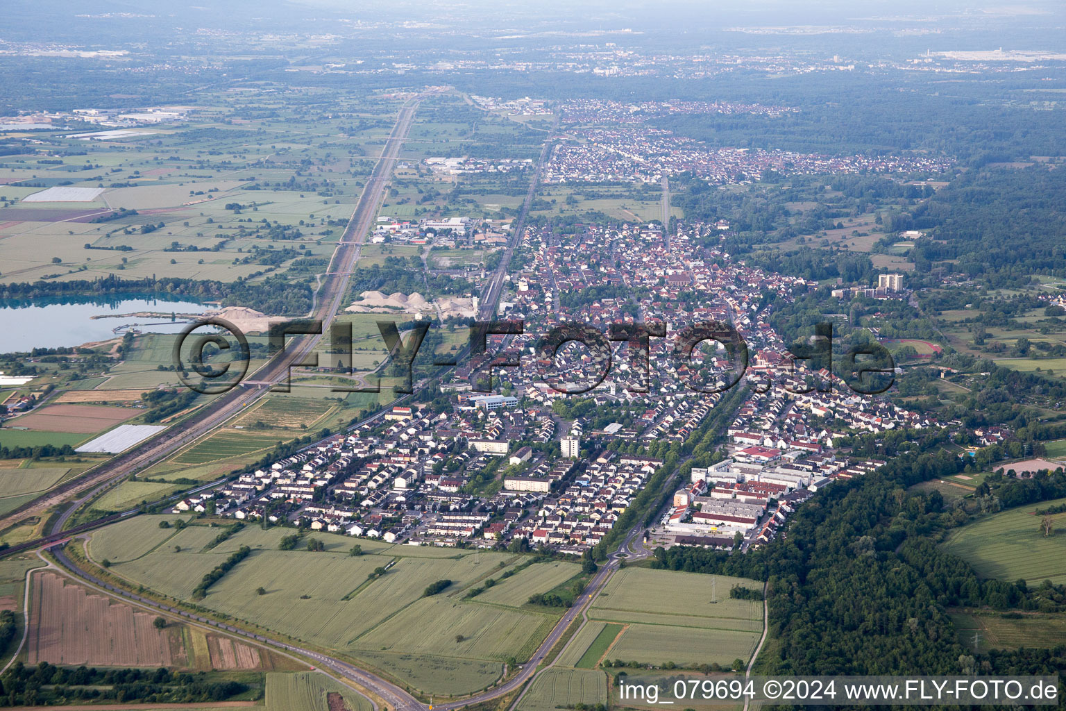 Durmersheim von Norden im Bundesland Baden-Württemberg, Deutschland