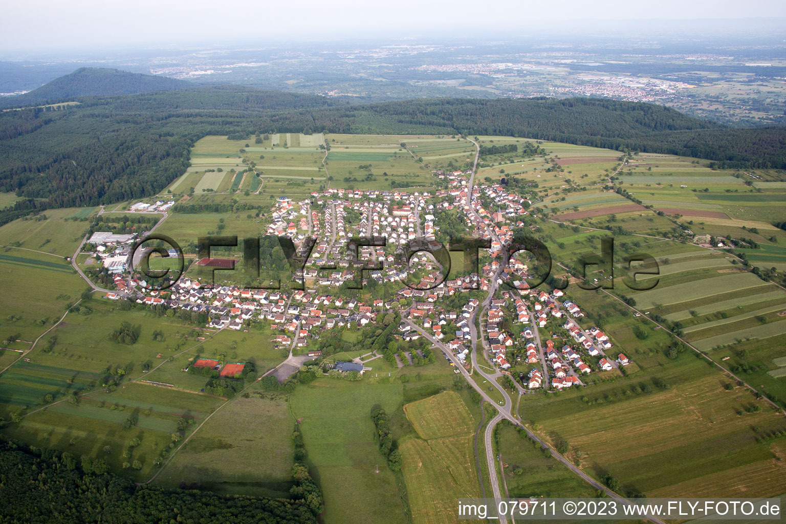 Von Osten im Ortsteil Völkersbach in Malsch im Bundesland Baden-Württemberg, Deutschland