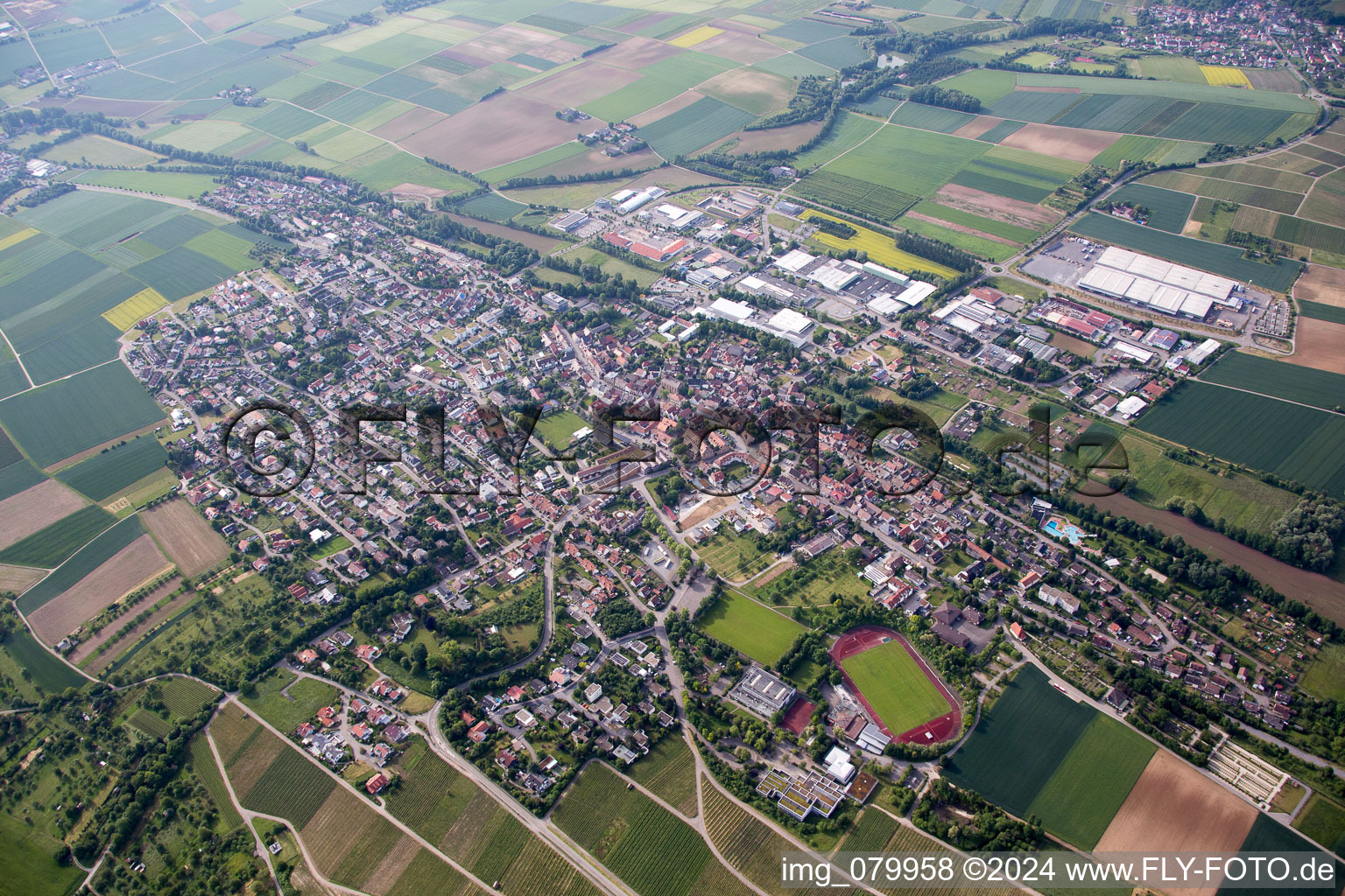 Ortsansicht der Straßen und Häuser der Wohngebiete in Güglingen im Bundesland Baden-Württemberg, Deutschland