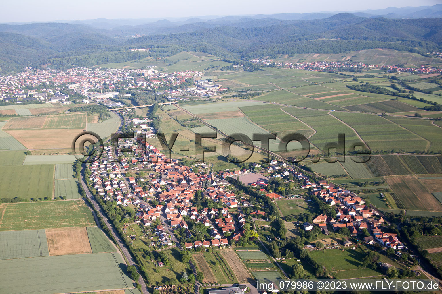 Luftaufnahme von Ortsteil Drusweiler in Kapellen-Drusweiler im Bundesland Rheinland-Pfalz, Deutschland