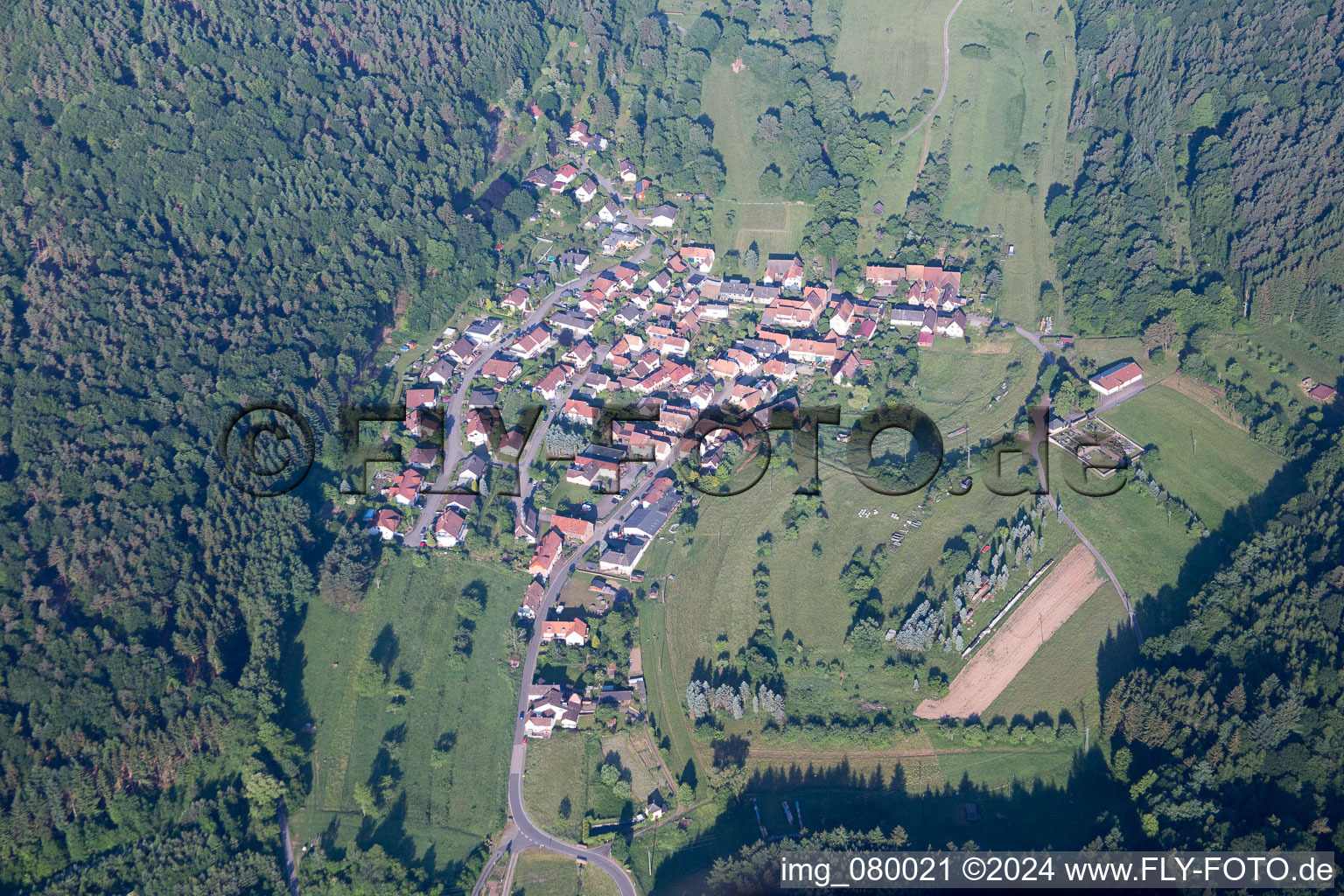 Luftbild von Ortsansicht der Straßen und Häuser der Wohngebiete in Böllenborn im Bundesland Rheinland-Pfalz, Deutschland