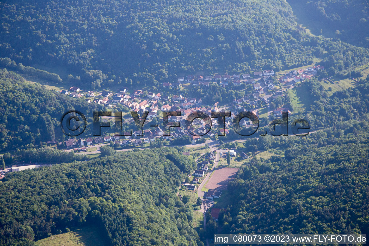 Luftbild von Münchweiler am Klingbach im Bundesland Rheinland-Pfalz, Deutschland
