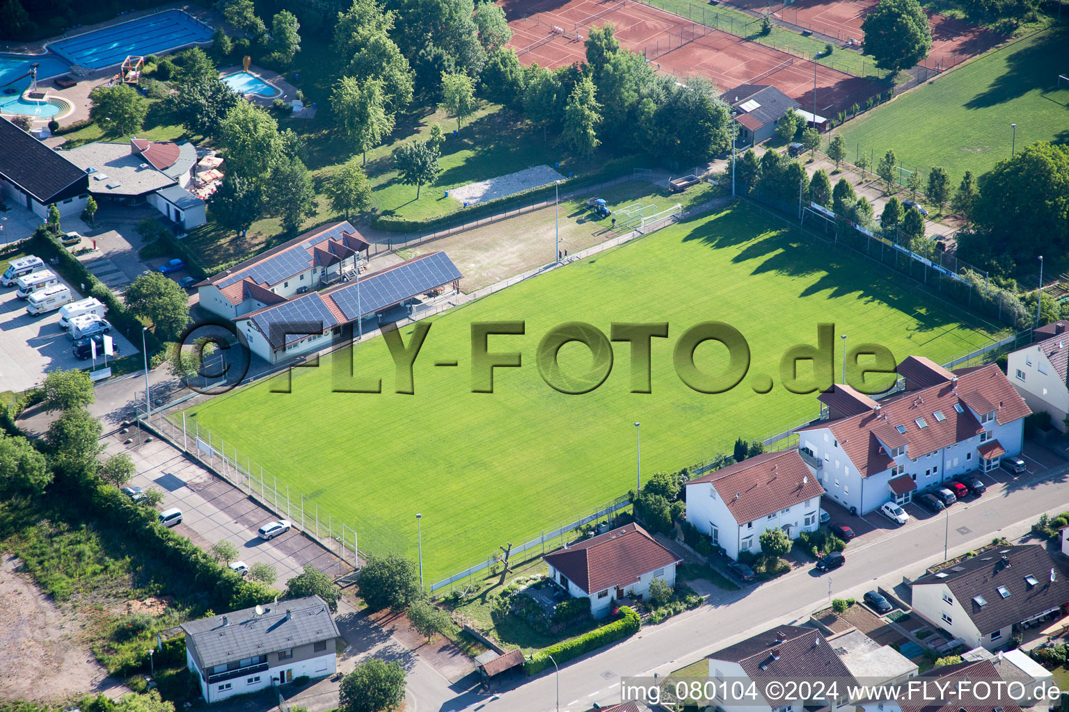 Sportplätze im Ortsteil Ingenheim in Billigheim-Ingenheim im Bundesland Rheinland-Pfalz, Deutschland