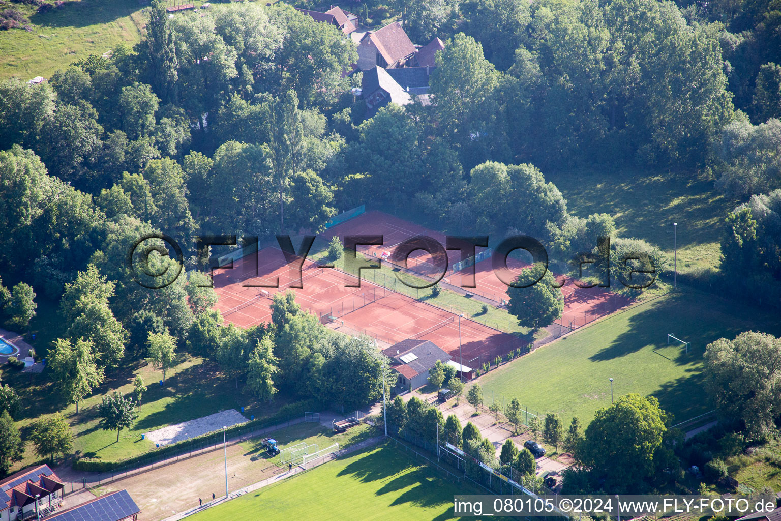 Luftbild von Sportplätze im Ortsteil Ingenheim in Billigheim-Ingenheim im Bundesland Rheinland-Pfalz, Deutschland
