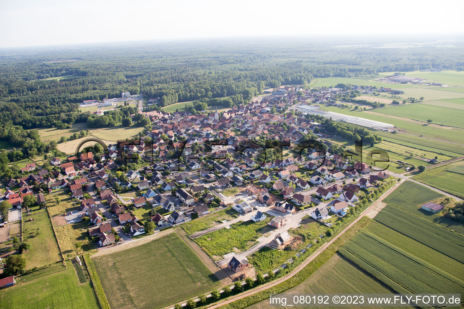 Niederrœdern im Bundesland Bas-Rhin, Frankreich von einer Drohne aus