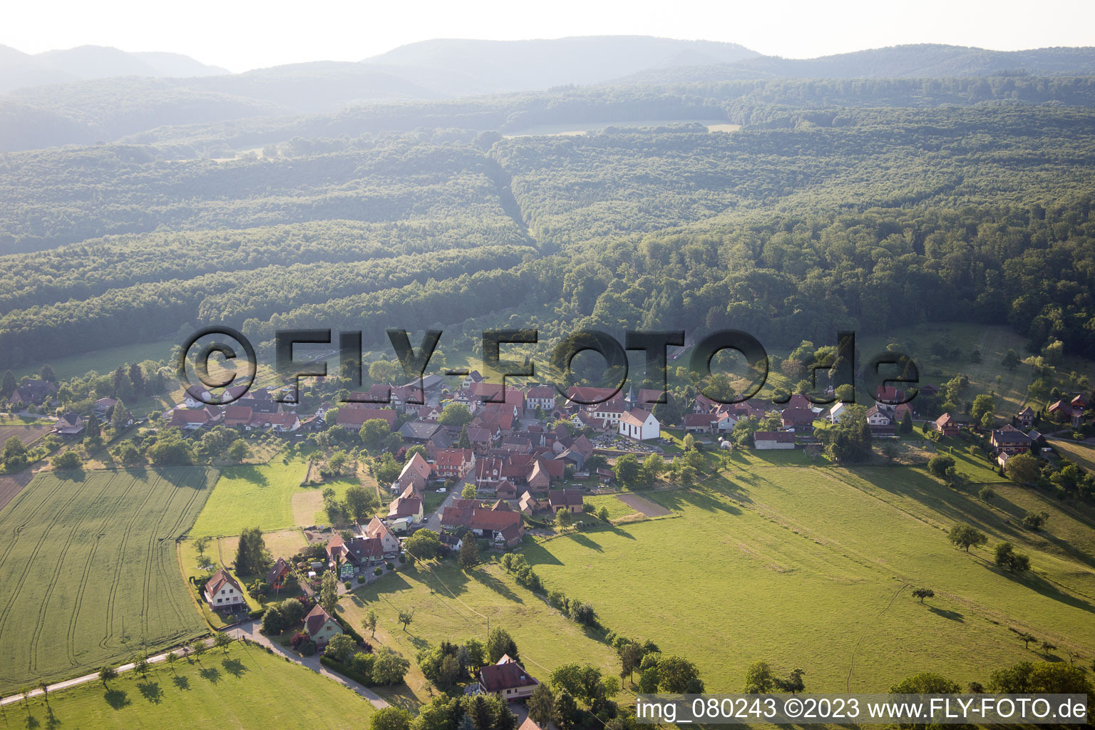 Schrägluftbild von Mattstall im Bundesland Bas-Rhin, Frankreich