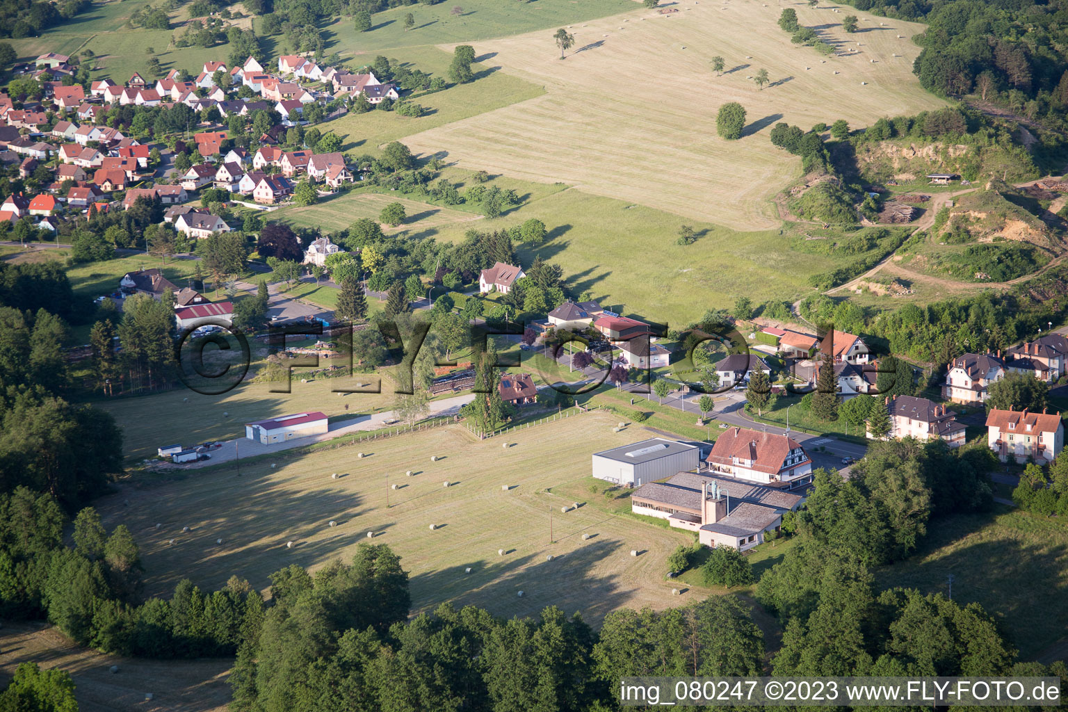 Luftaufnahme von Lembach im Bundesland Bas-Rhin, Frankreich