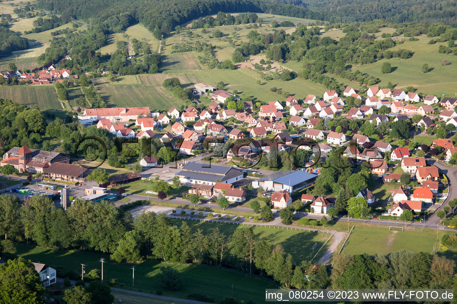 Lembach im Bundesland Bas-Rhin, Frankreich aus der Luft betrachtet