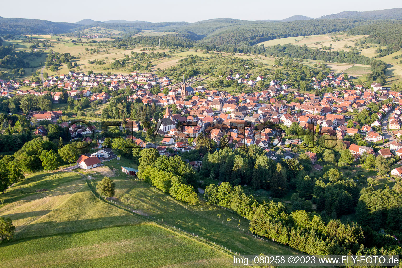 Lembach im Bundesland Bas-Rhin, Frankreich von einer Drohne aus