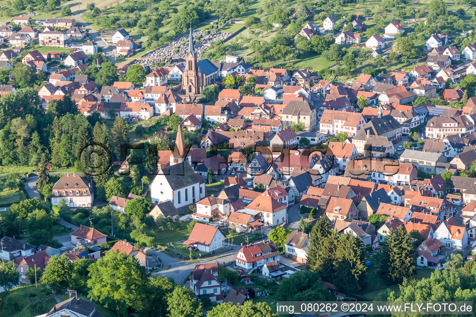Dorf - Ansicht in Lembach in Grand Est im Bundesland Bas-Rhin, Frankreich