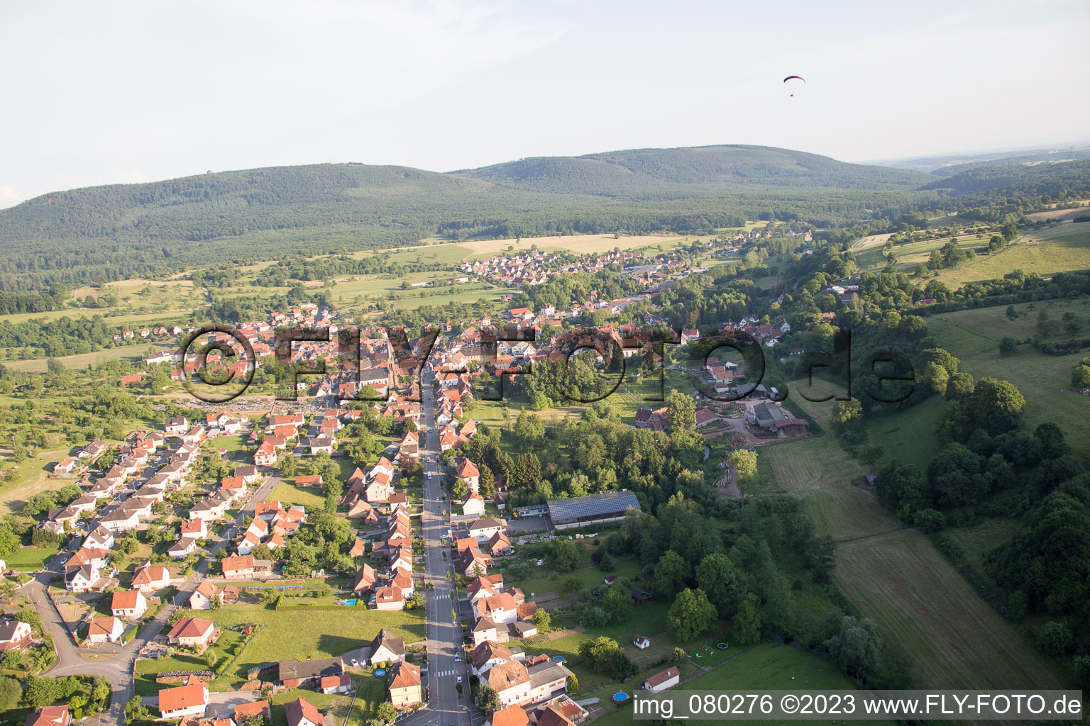 Lembach im Bundesland Bas-Rhin, Frankreich aus der Drohnenperspektive