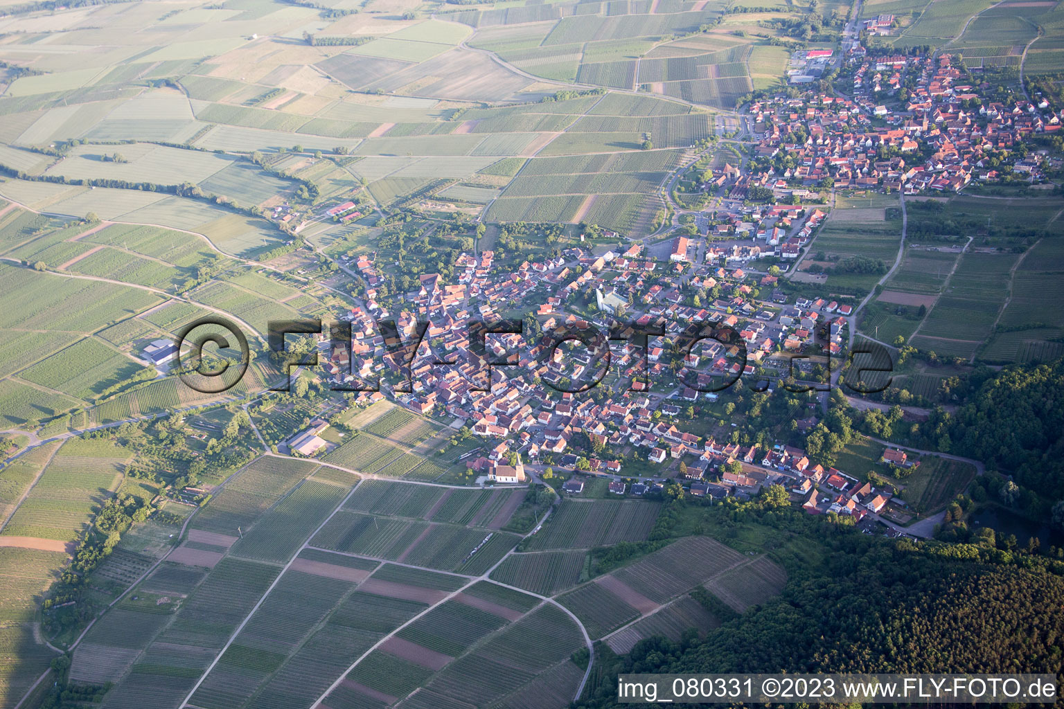 Luftaufnahme von Ortsteil Rechtenbach in Schweigen-Rechtenbach im Bundesland Rheinland-Pfalz, Deutschland