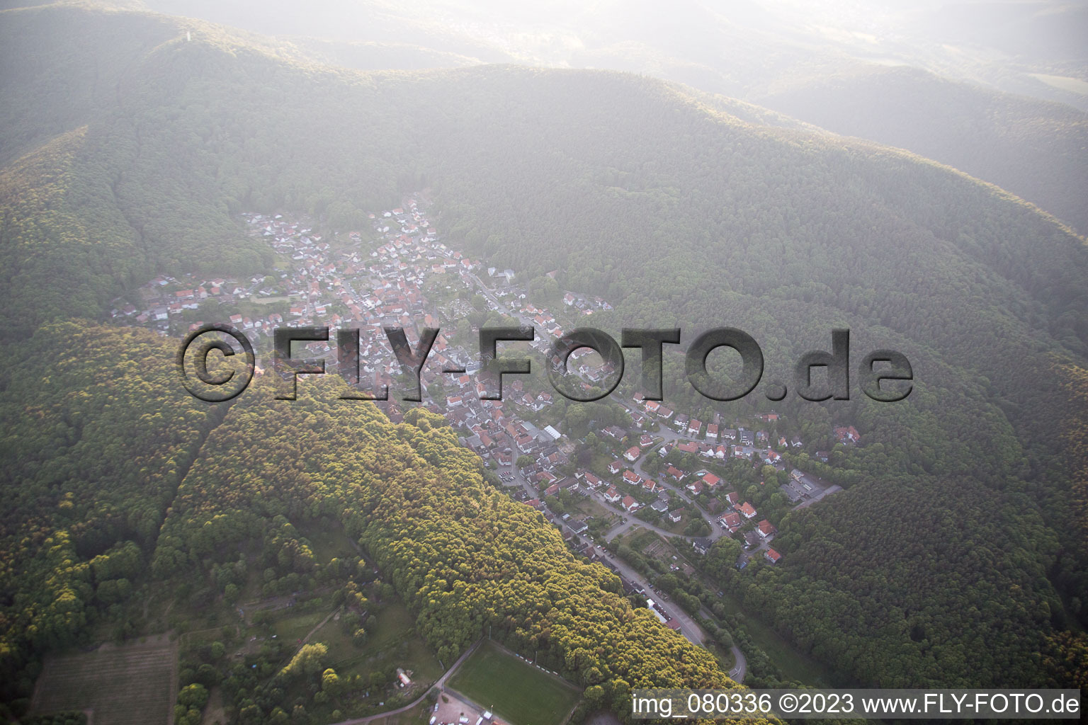 Dörrenbach im Bundesland Rheinland-Pfalz, Deutschland von einer Drohne aus