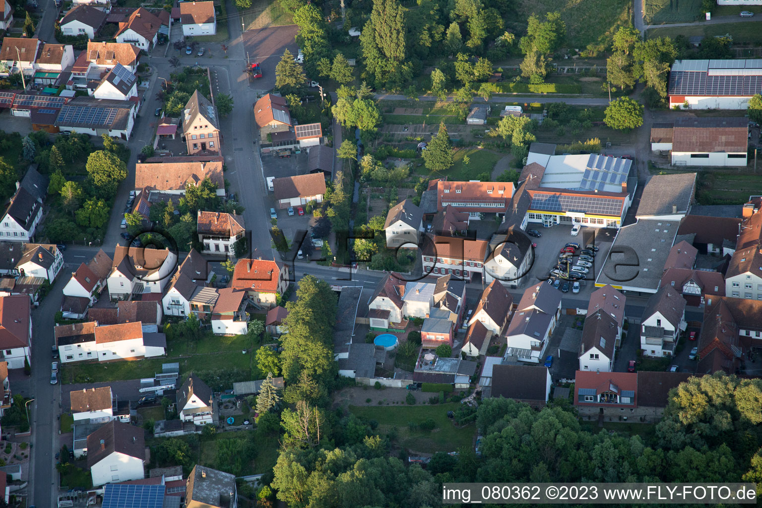 Ortsteil Ingenheim in Billigheim-Ingenheim im Bundesland Rheinland-Pfalz, Deutschland von oben gesehen