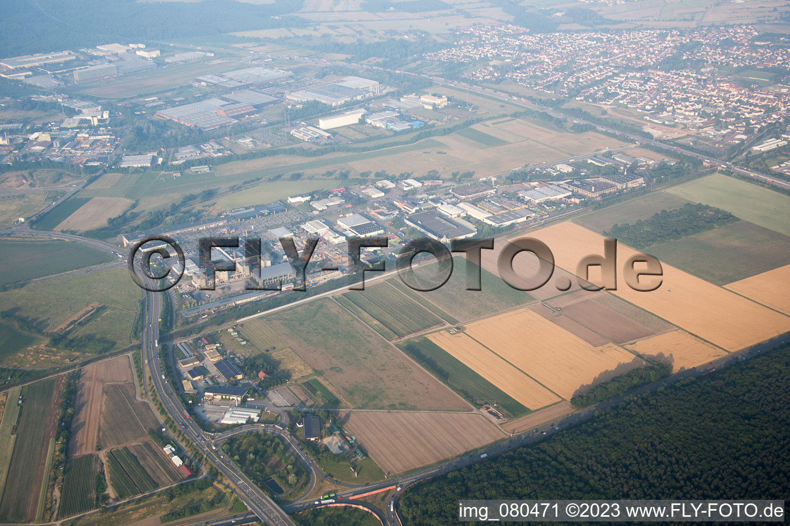 Luftaufnahme von Forst im Bundesland Baden-Württemberg, Deutschland