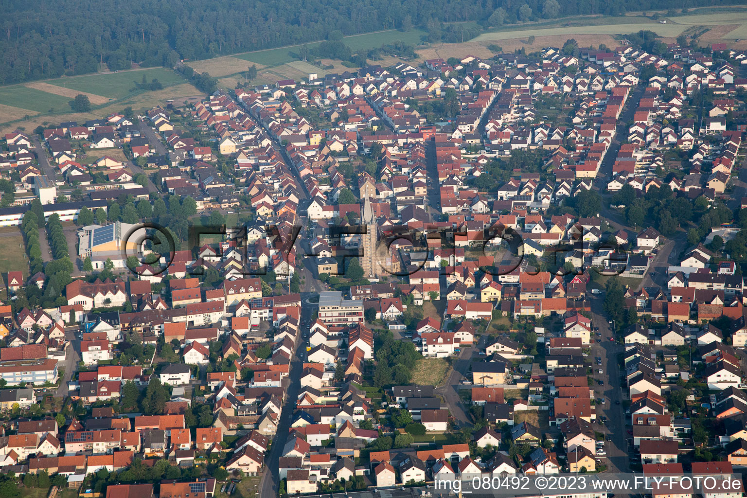 Schrägluftbild von Hambrücken im Bundesland Baden-Württemberg, Deutschland