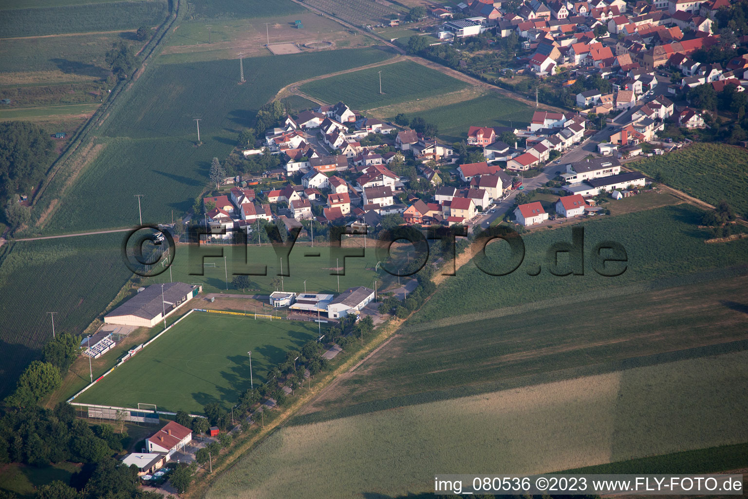 Sportplatz TuS 1914 eV im Ortsteil Mechtersheim in Römerberg im Bundesland Rheinland-Pfalz, Deutschland