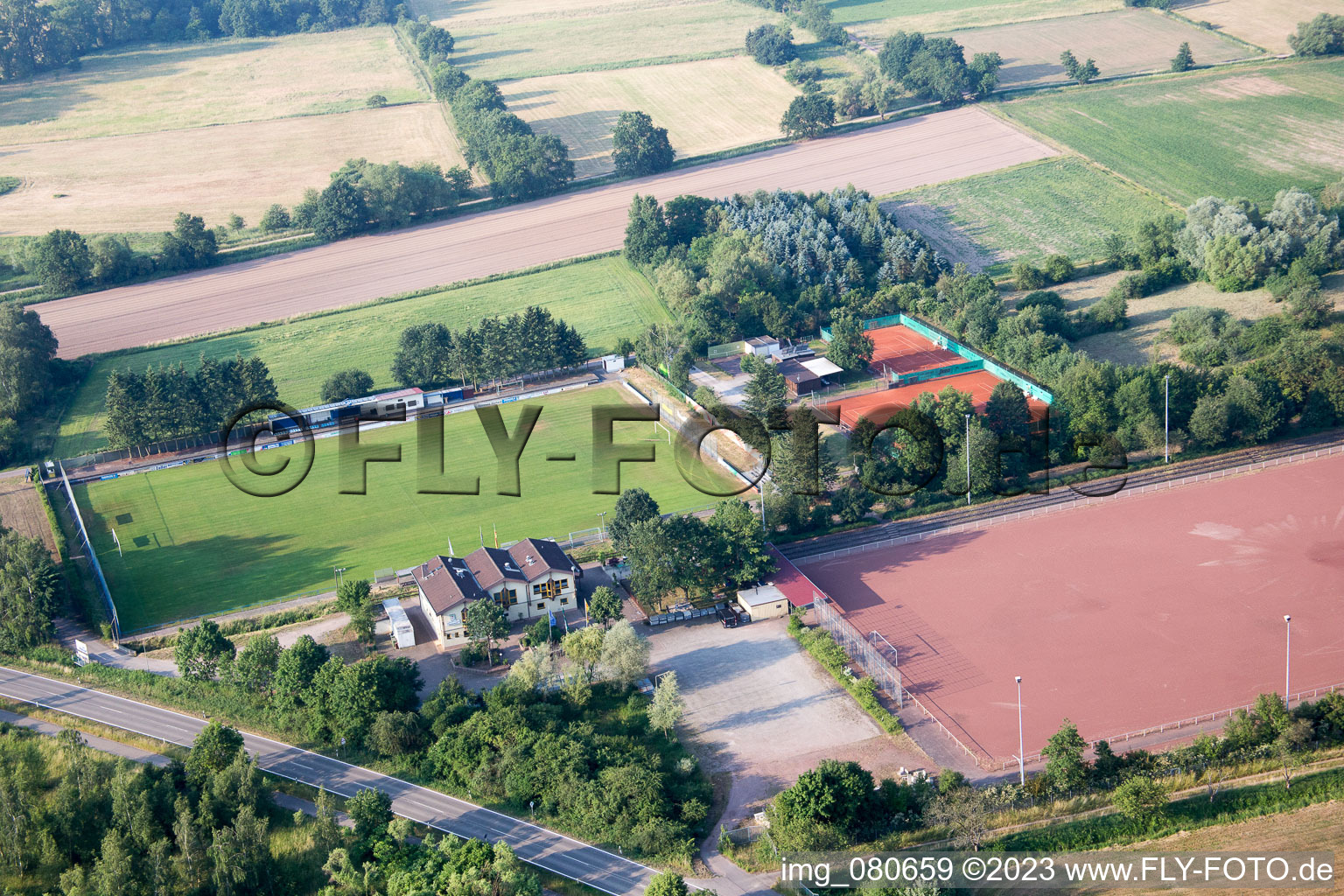 Zeiskam im Bundesland Rheinland-Pfalz, Deutschland von einer Drohne aus