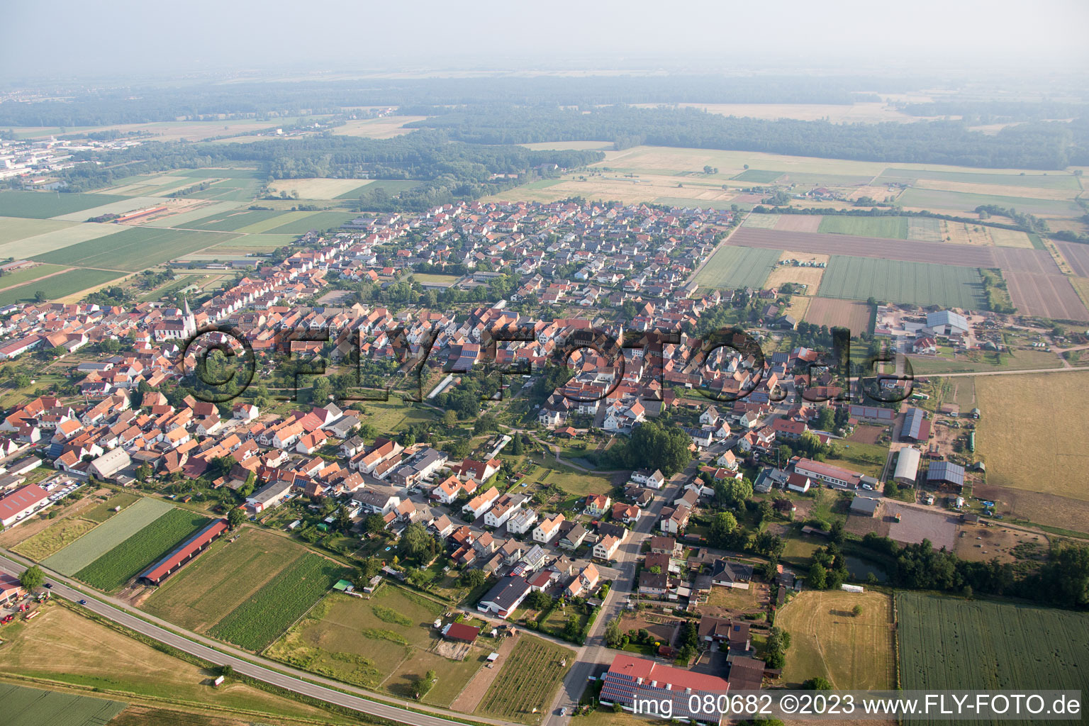 Ottersheim bei Landau im Bundesland Rheinland-Pfalz, Deutschland von oben