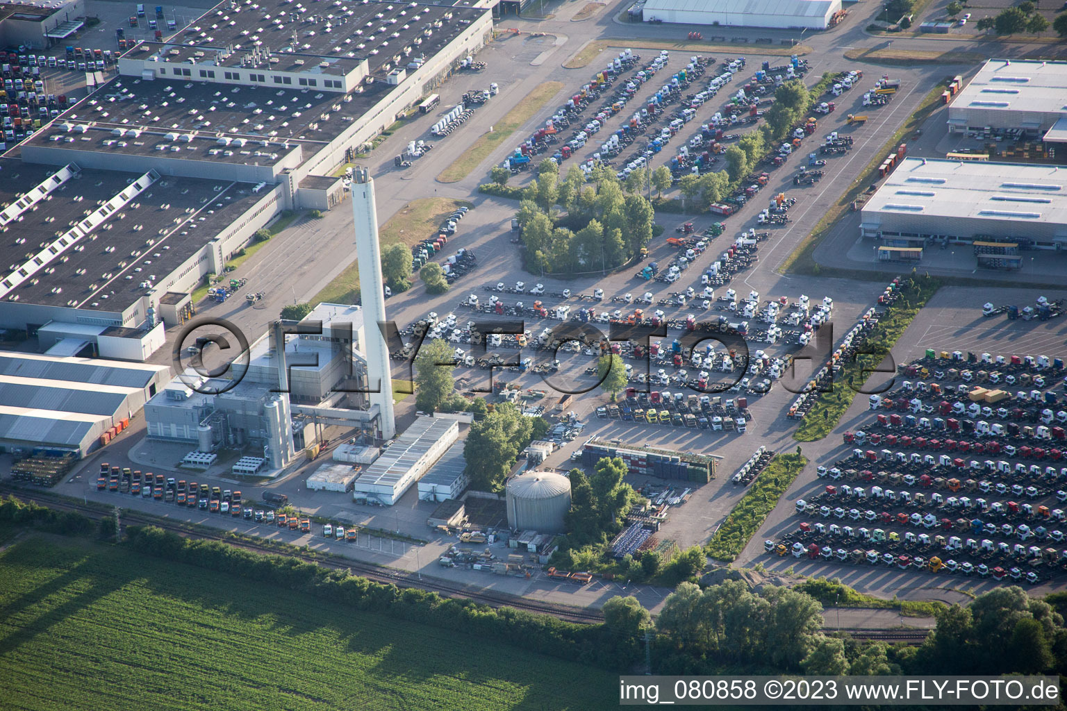 Luftbild von Wörth am Rhein, Daimler im Ortsteil Maximiliansau im Bundesland Rheinland-Pfalz, Deutschland