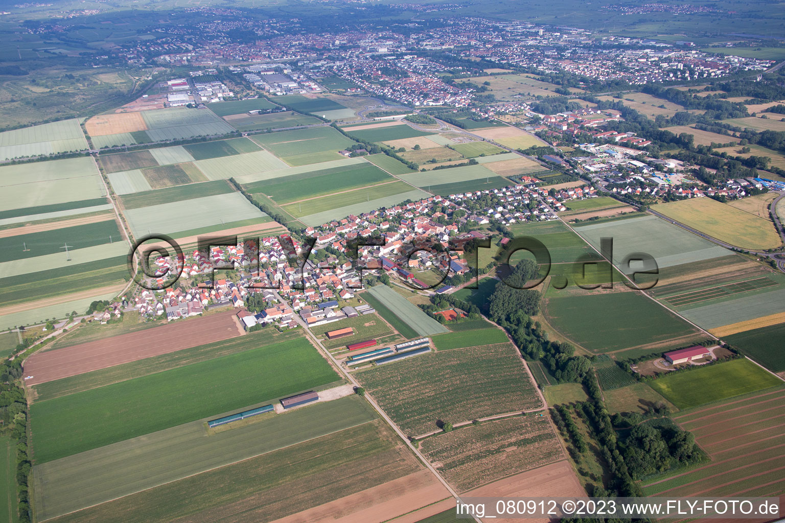 Luftbild von Ortsteil Mörlheim in Landau in der Pfalz im Bundesland Rheinland-Pfalz, Deutschland