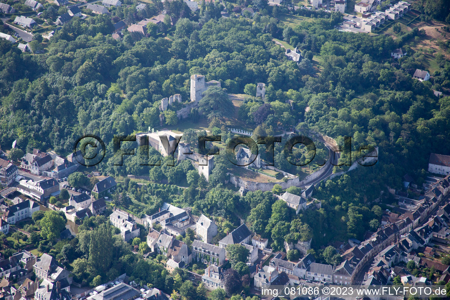 Vendôme im Bundesland Loir-et-Cher, Frankreich aus der Drohnenperspektive