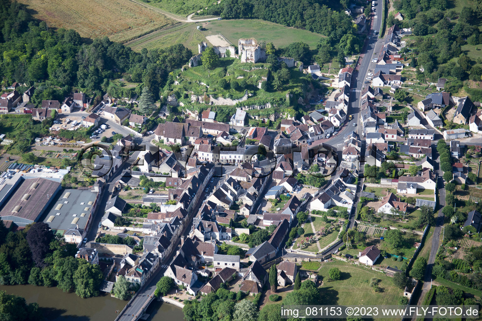 Montoire-sur-le-Loir im Bundesland Loir-et-Cher, Frankreich aus der Luft betrachtet