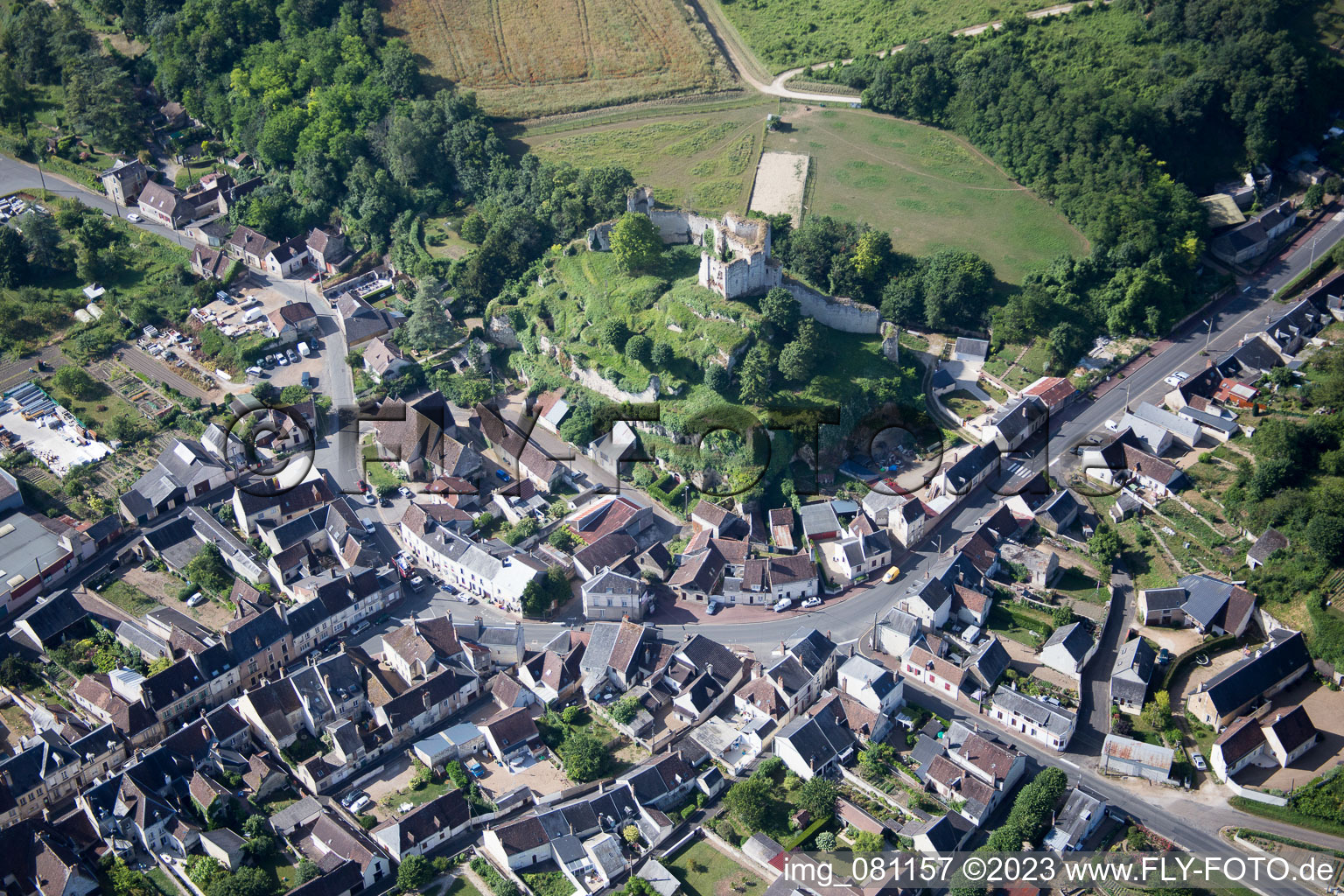 Drohnenbild von Montoire-sur-le-Loir im Bundesland Loir-et-Cher, Frankreich