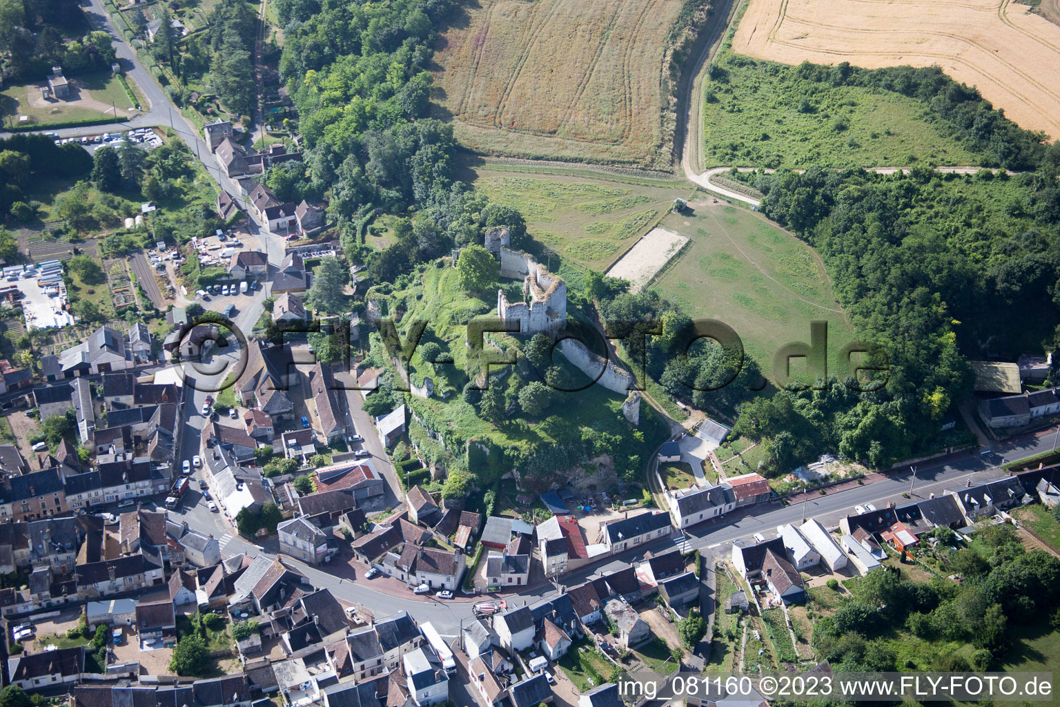 Montoire-sur-le-Loir im Bundesland Loir-et-Cher, Frankreich von der Drohne aus gesehen