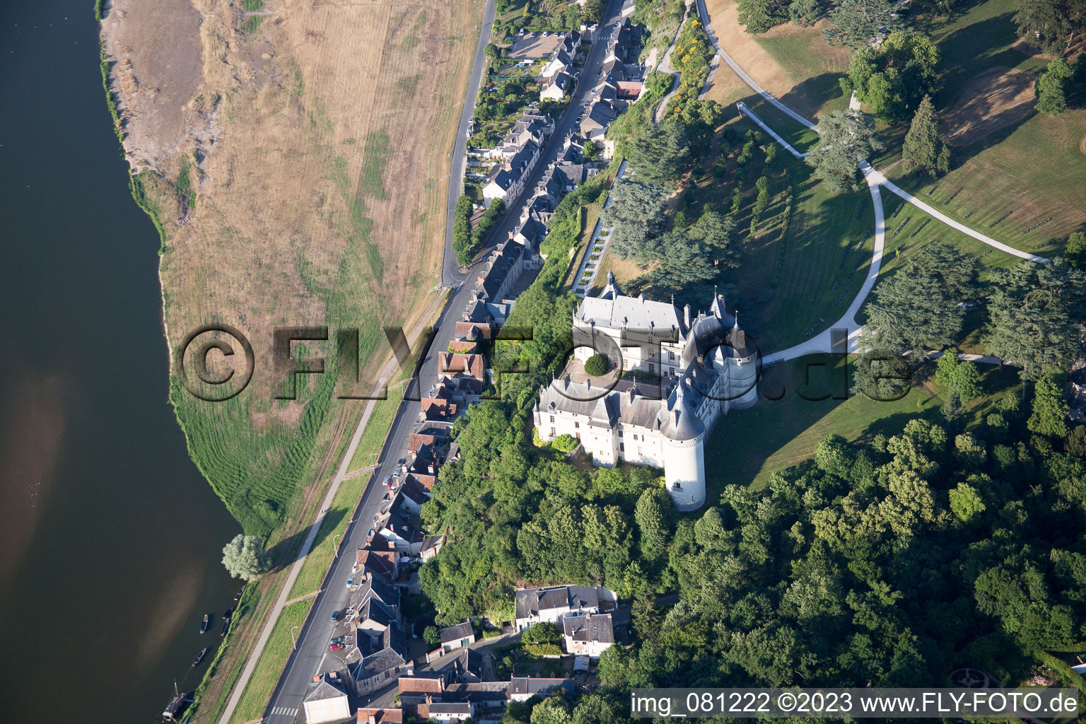 Drohnenbild von Chaumont-sur-Loire im Bundesland Loir-et-Cher, Frankreich