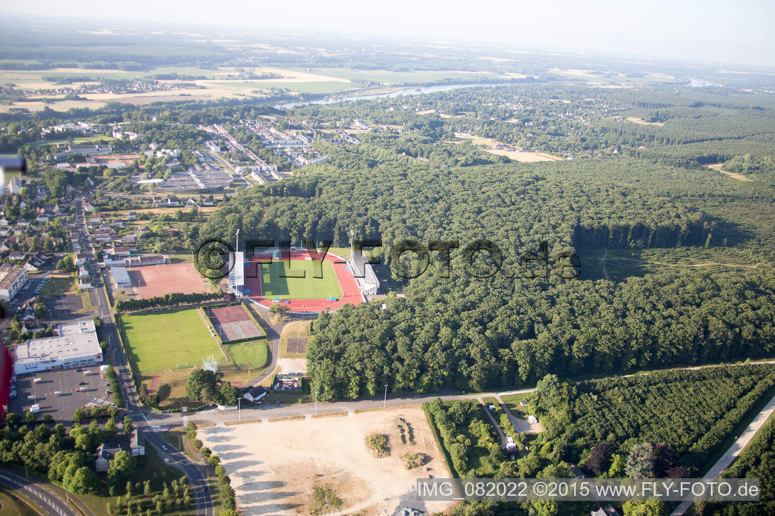 Luftbild von Stade des Allées in Blois im Bundesland Loir-et-Cher, Frankreich
