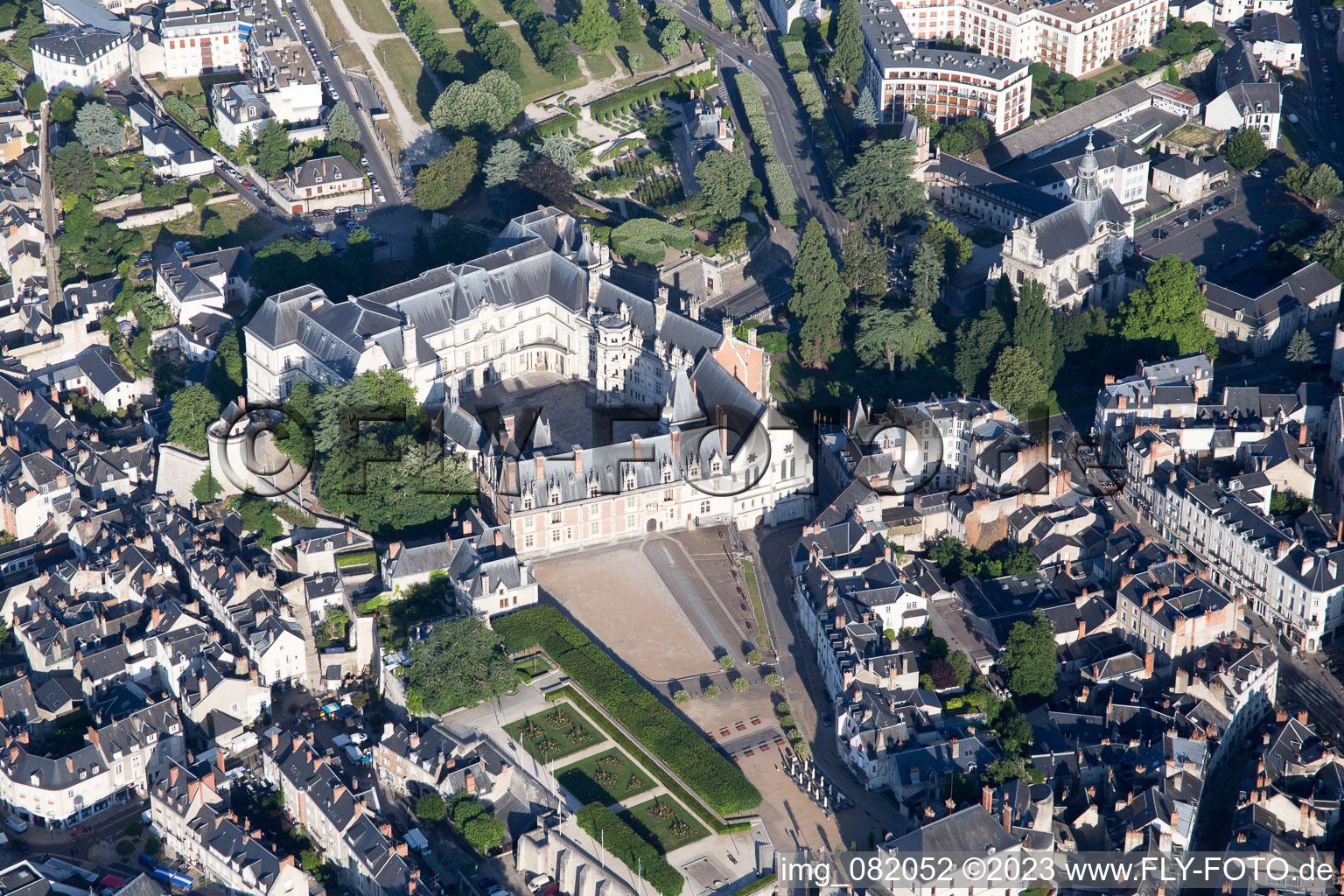 Blois im Bundesland Loir-et-Cher, Frankreich von oben gesehen