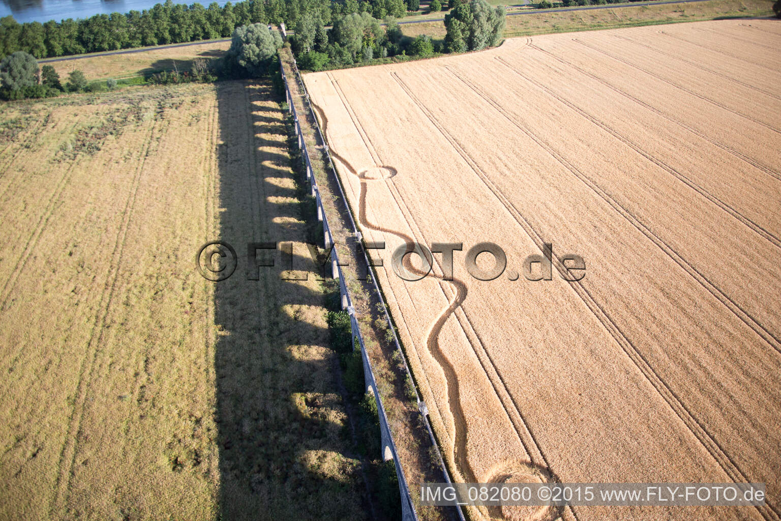 Viadukt bei Vineuil/Loire (F-Centre) im Bundesland Loir-et-Cher, Frankreich aus der Vogelperspektive