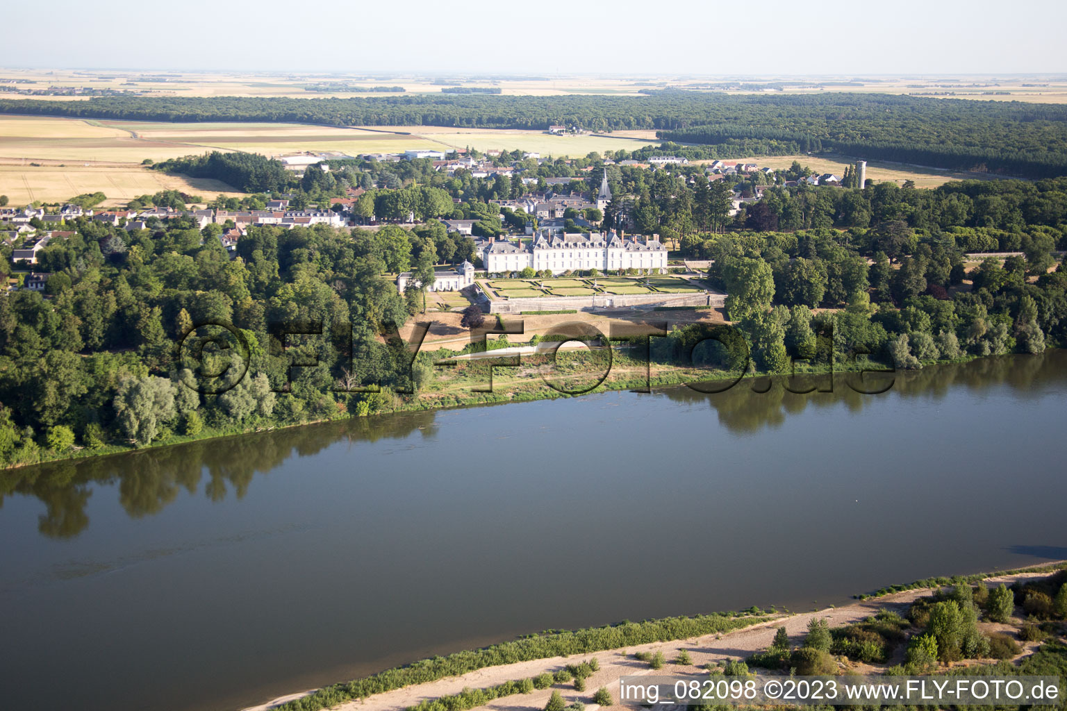 Luftaufnahme von Menars im Bundesland Loir-et-Cher, Frankreich
