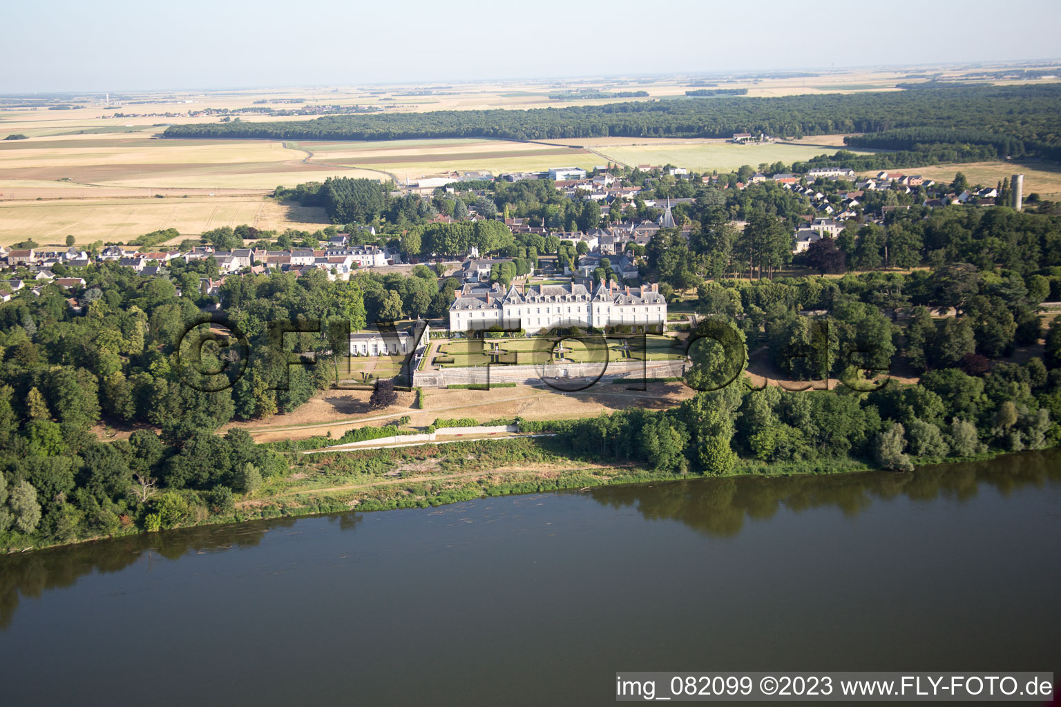 Schrägluftbild von Menars im Bundesland Loir-et-Cher, Frankreich