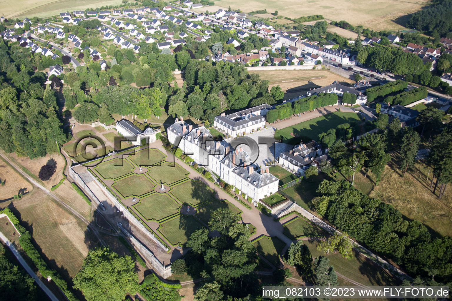 Menars im Bundesland Loir-et-Cher, Frankreich von oben gesehen