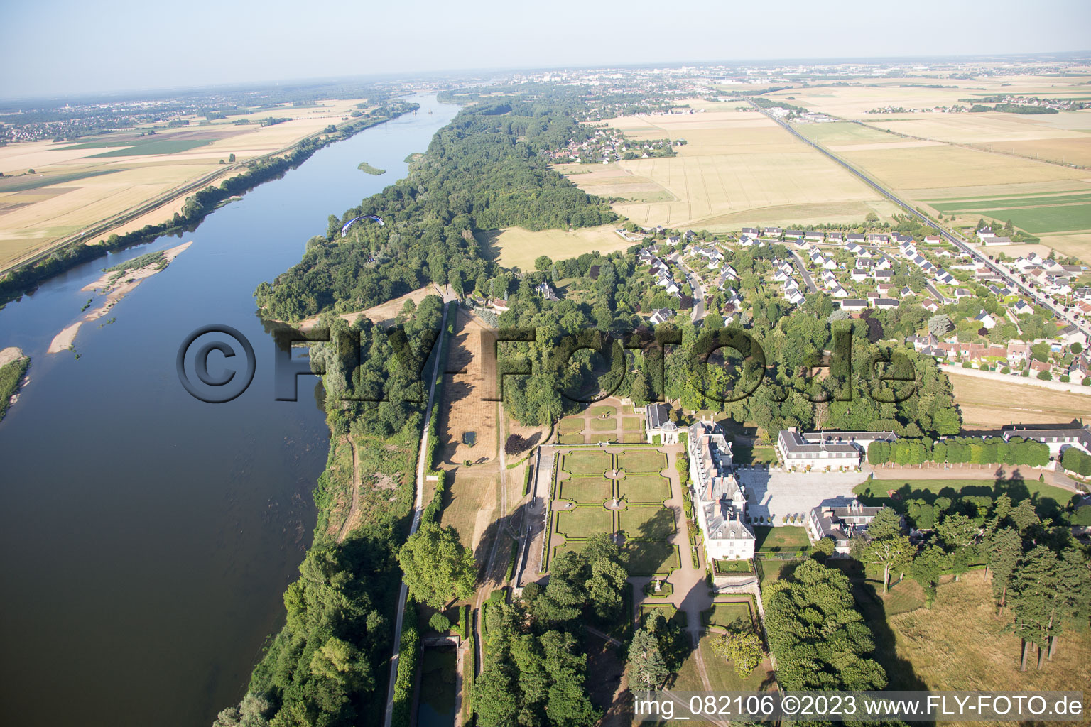 Menars im Bundesland Loir-et-Cher, Frankreich aus der Luft betrachtet
