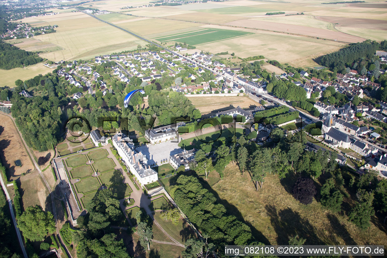 Drohnenaufname von Menars im Bundesland Loir-et-Cher, Frankreich